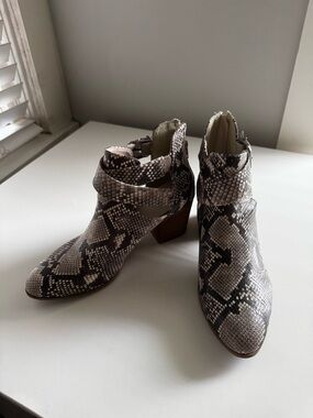 Snake-Print Cutout Ankle Boots - Taupe/Black 9 Women’s